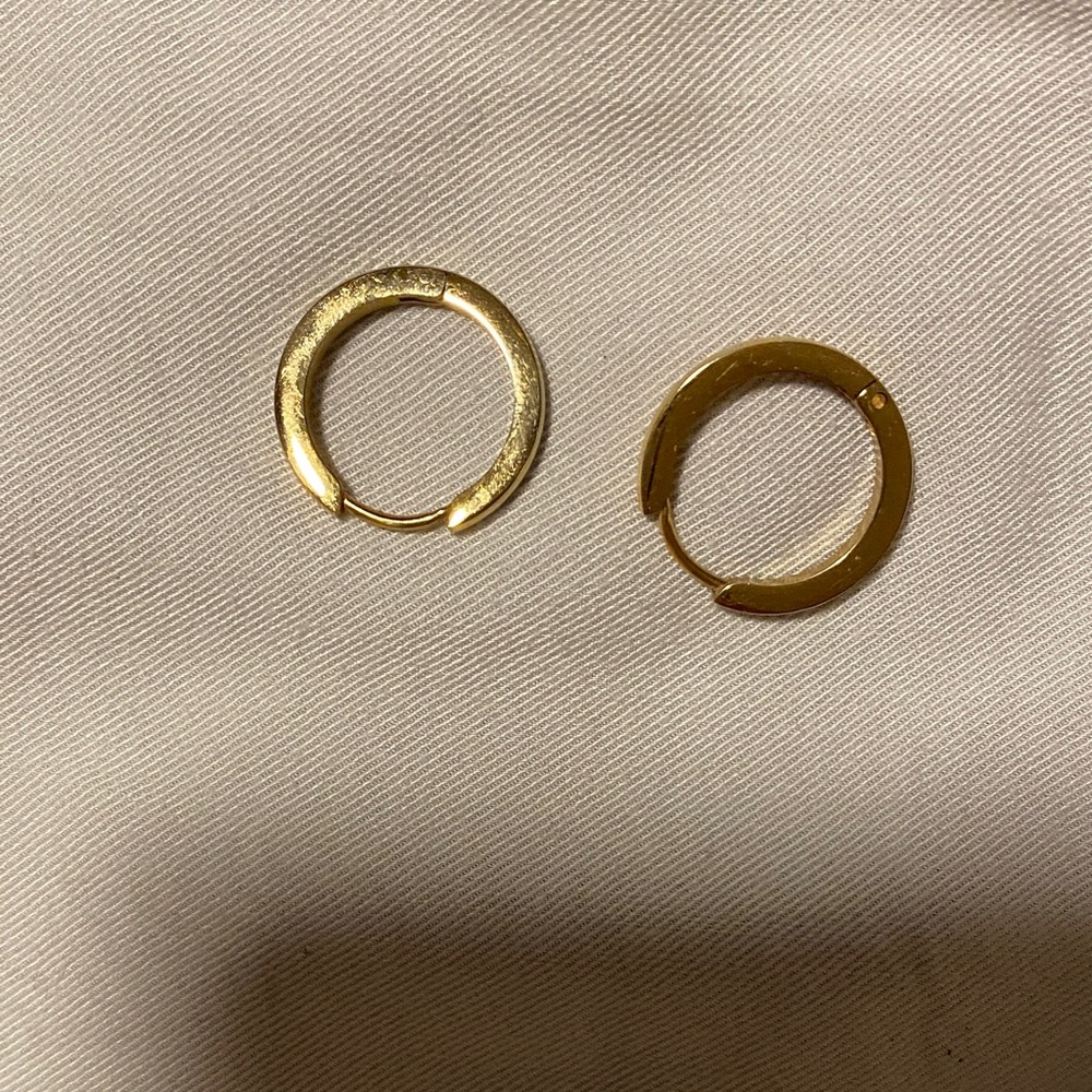 Elegant Gold Hoop Earrings